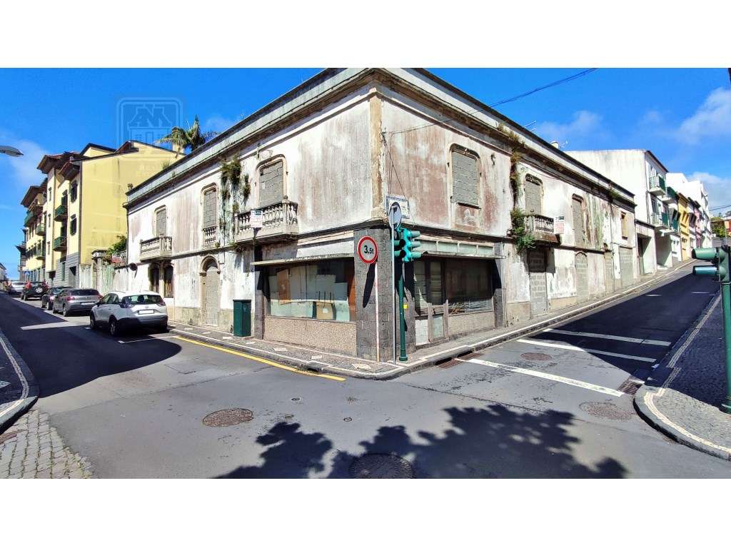 AMPLO EDIFÍCIO - MORADIA para VENDA no centro histórico de Ponta De... - Grande imagem: 3/18