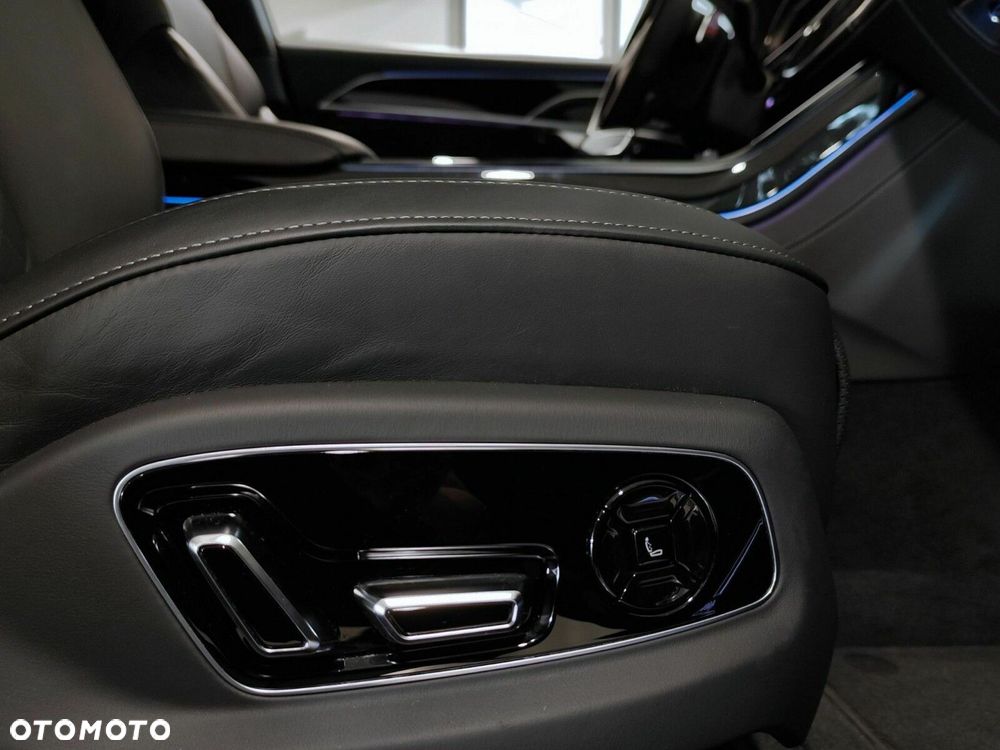Audi S8 - 32