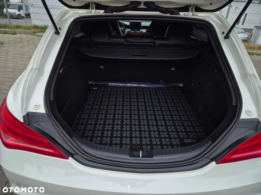 Mercedes-Benz CLA 250 4-Matic AMG Line - 13