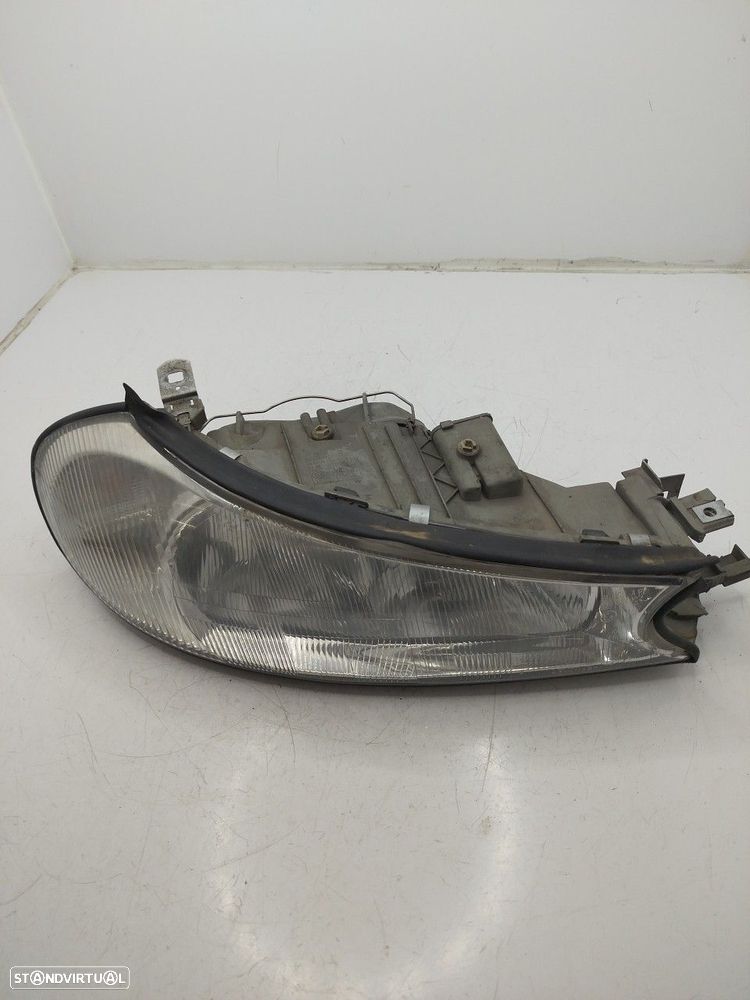 Farol/ Otica Dianteiro Dto Ford Mondeo Ii Sedan (Bfp) - 1