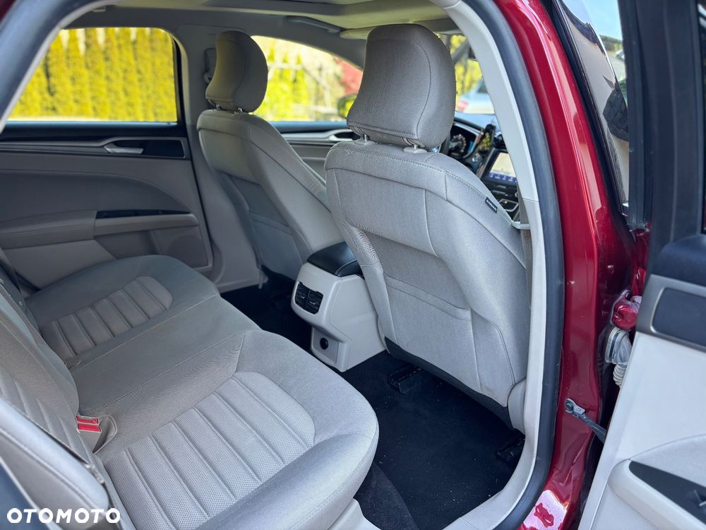 Ford Fusion - 8