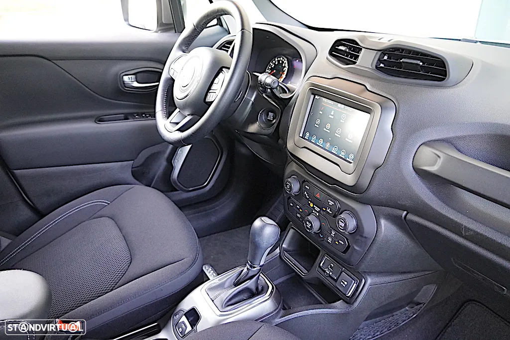 Jeep Renegade 1.3 T Limited DCT - 24