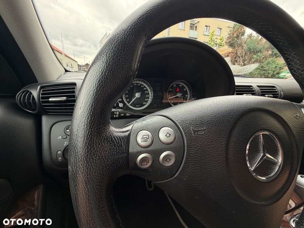 Mercedes-Benz Klasa C 180 Kompressor Automatik Avantgarde Sport Edition + - 27