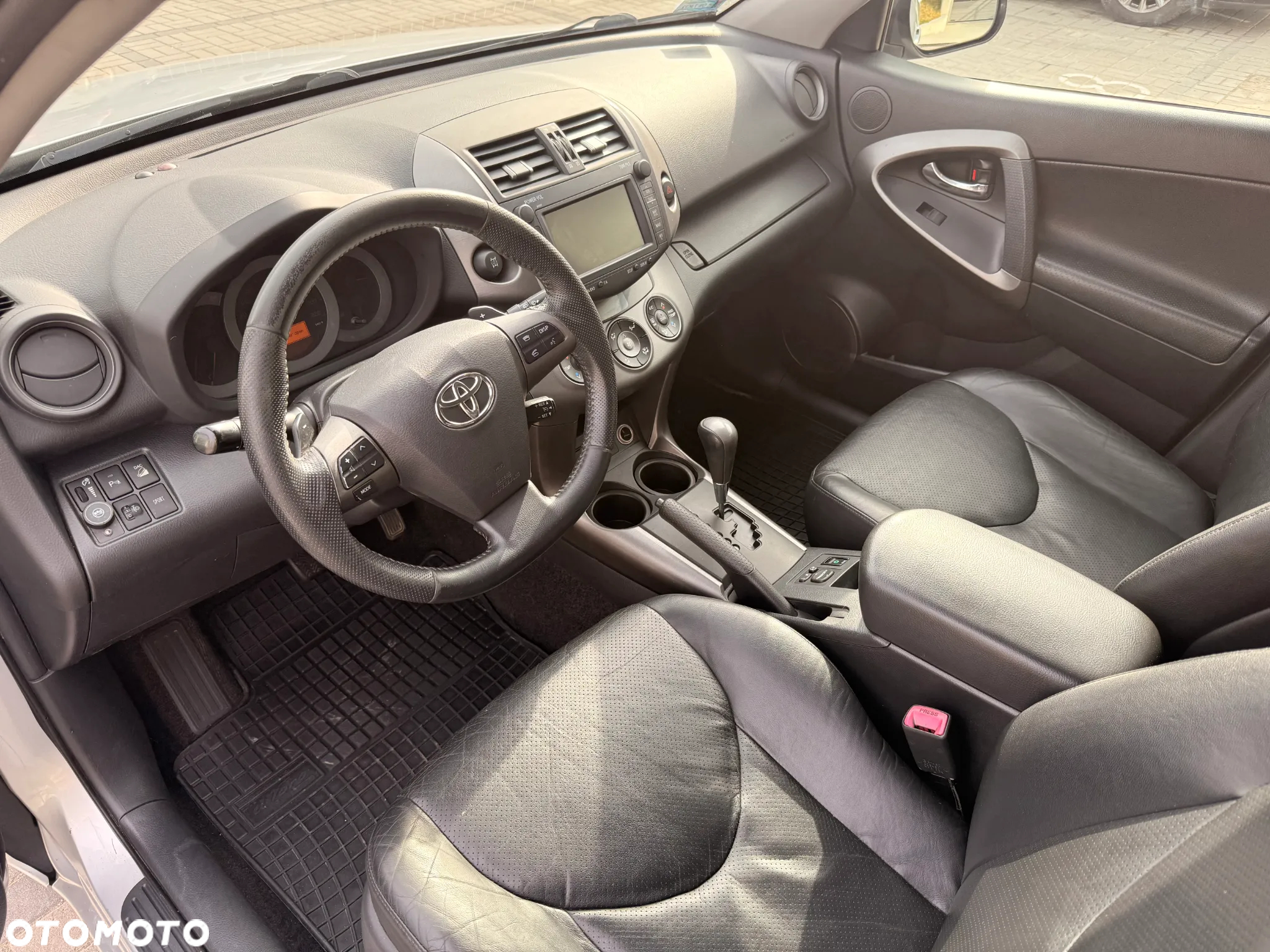 Toyota RAV4 - 9