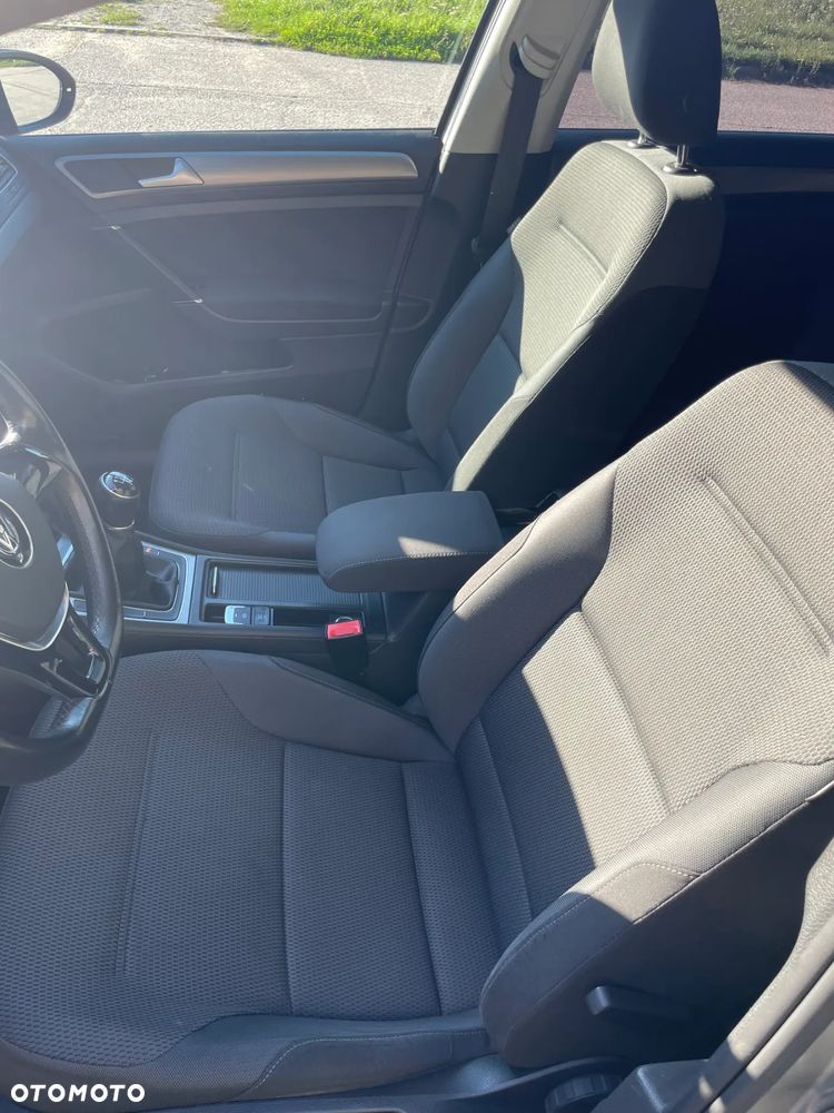 Volkswagen Golf - 10