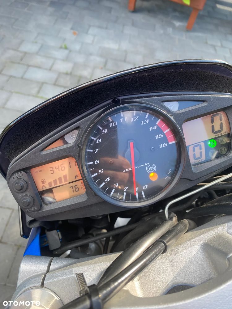 Suzuki GSR - 5
