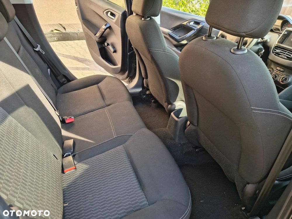 Peugeot 208 - 14