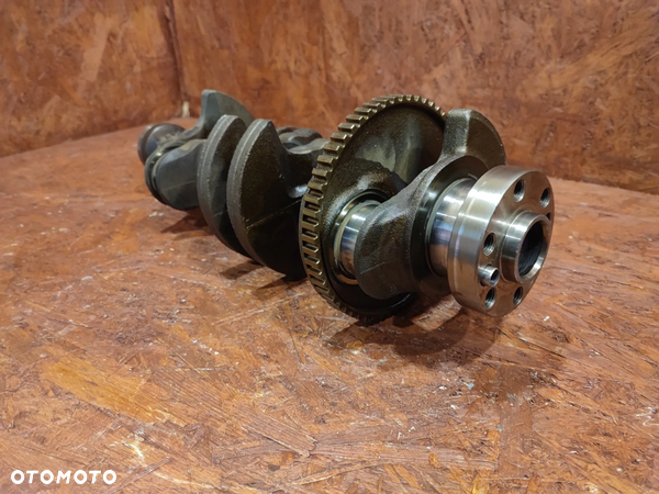 BMW E60LCI / E61LCI / E81 / E82 / E83 / E84 / E90 ORYGINALNY WAŁ KORBOWY DO SILNIKÓW BENZYNOWYCH GAMY N46 / N43 ( 1.8i / 2.0i ) HUB81 O NR. 11 21 0 390 923 /  11 21 7 516 040 OEM W BARDZO DOBRYM STANIE AADS 122324252 HG5