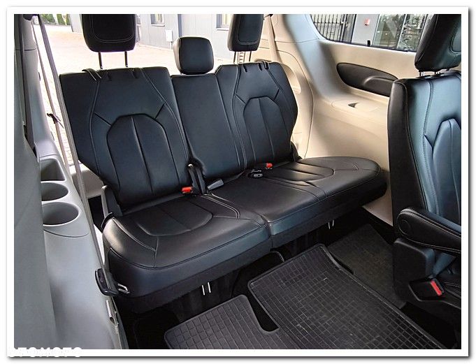 Chrysler Pacifica - 22