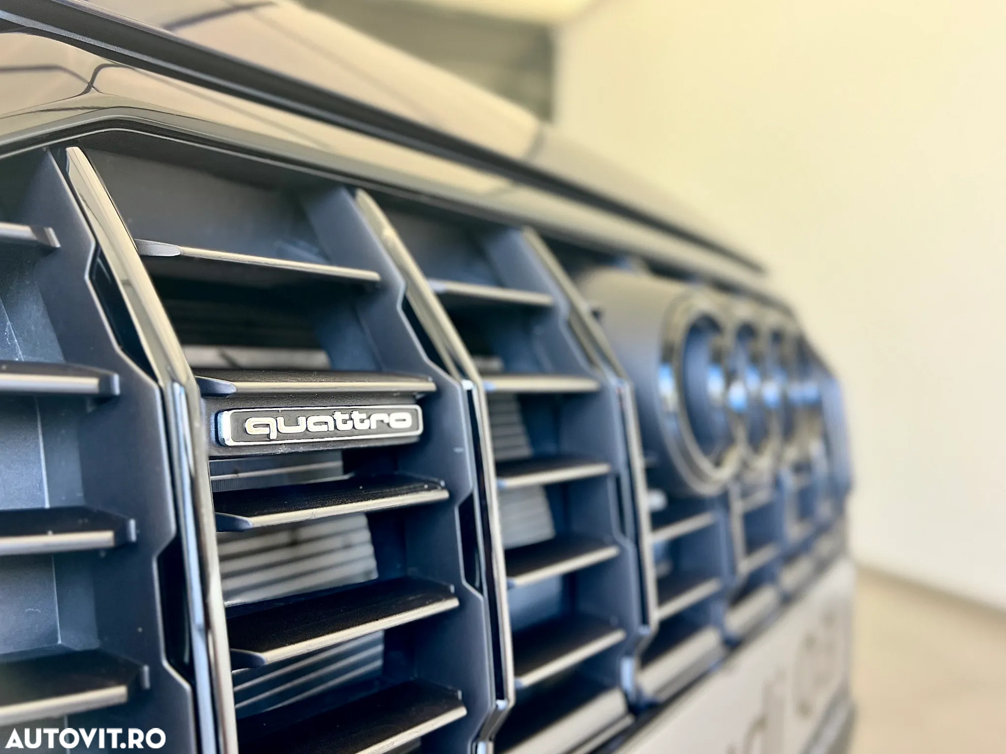 Audi Q3 2.0 40 TDI quattro S tronic S Line - 8
