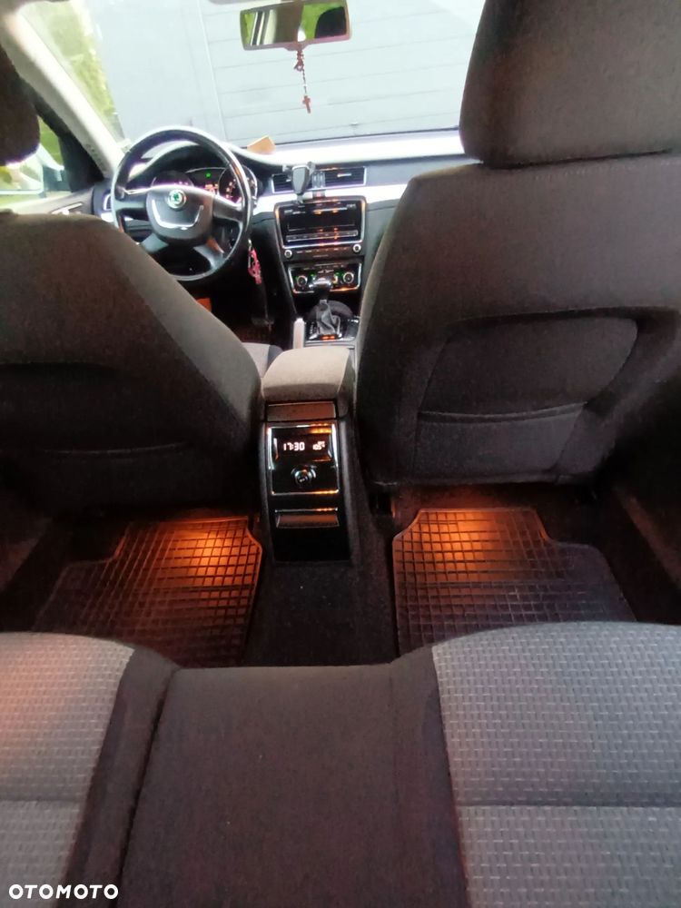 Skoda Superb 2.0 TDI DSG Ambition - 12