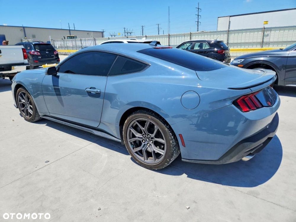 Ford Mustang - 6
