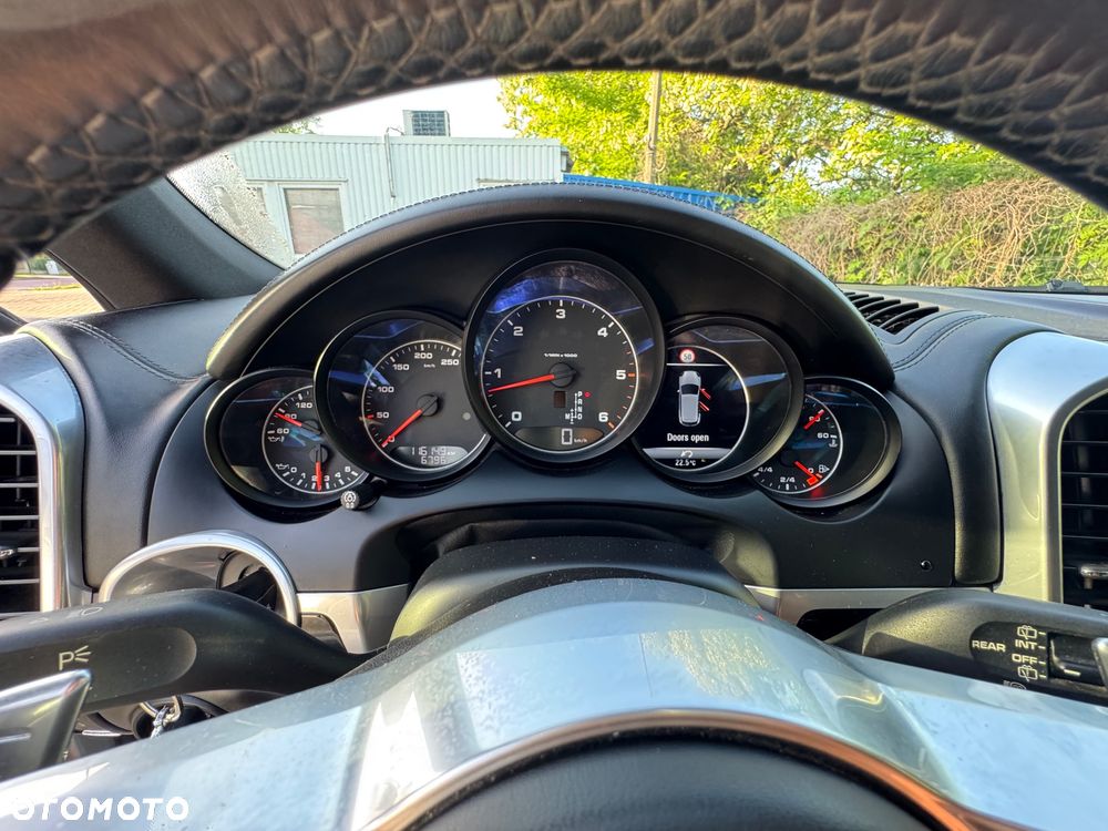 Porsche Cayenne - 21