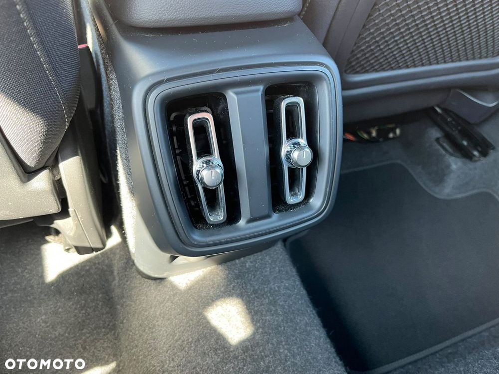 Volvo XC 40 - 32