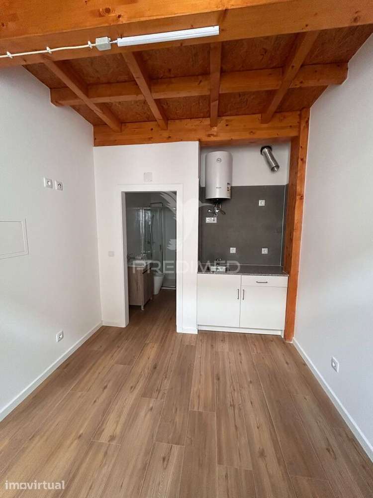 Prédio T 12  no Centro Histórico de Coimbra - Grande imagem: 2/32