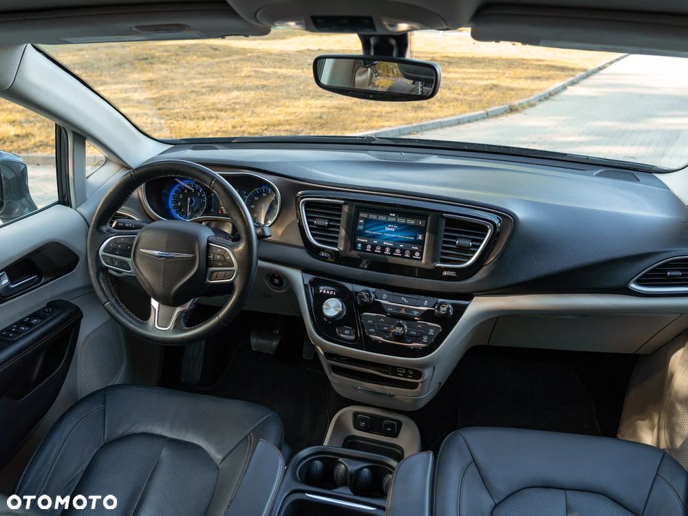 Chrysler Pacifica - 22