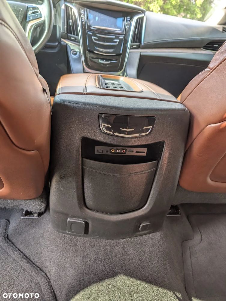 Cadillac Escalade - 12