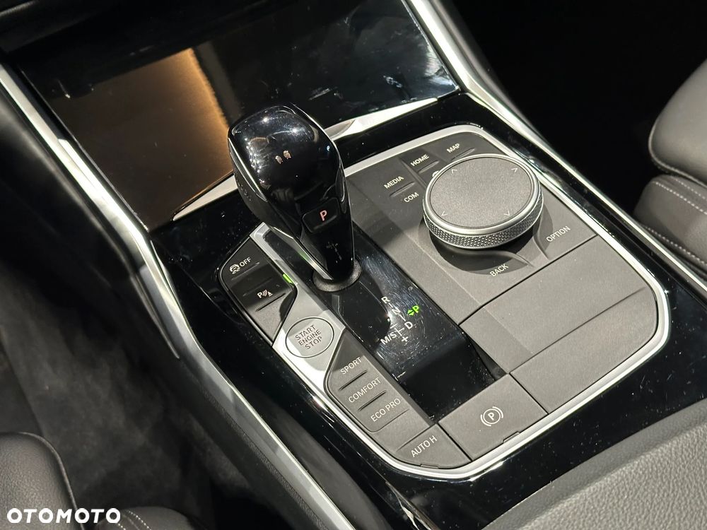 BMW Seria 3 320d xDrive Sport Line - 15