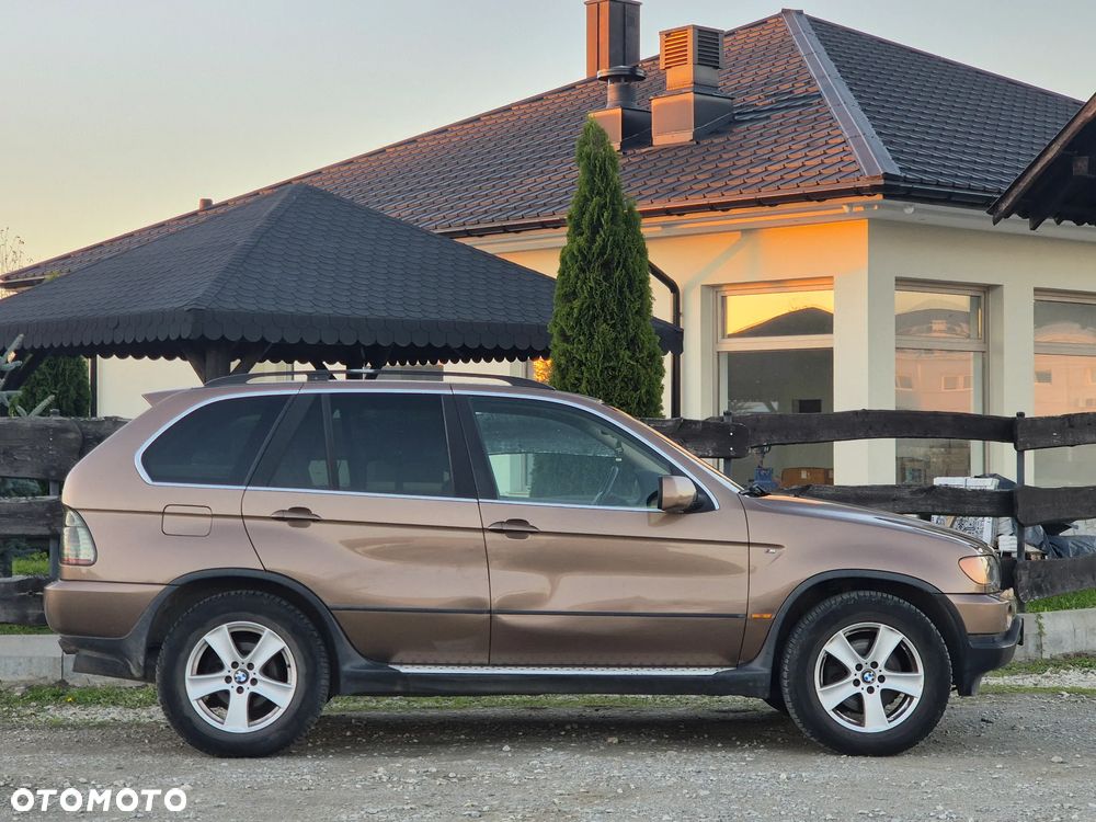 BMW X5 4.4i - 6