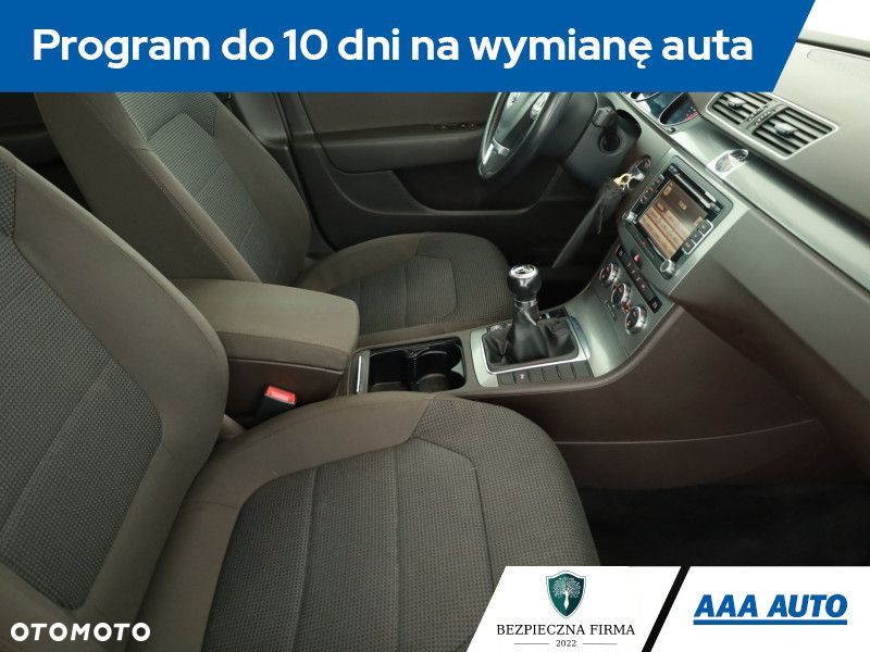 Volkswagen Passat - 9