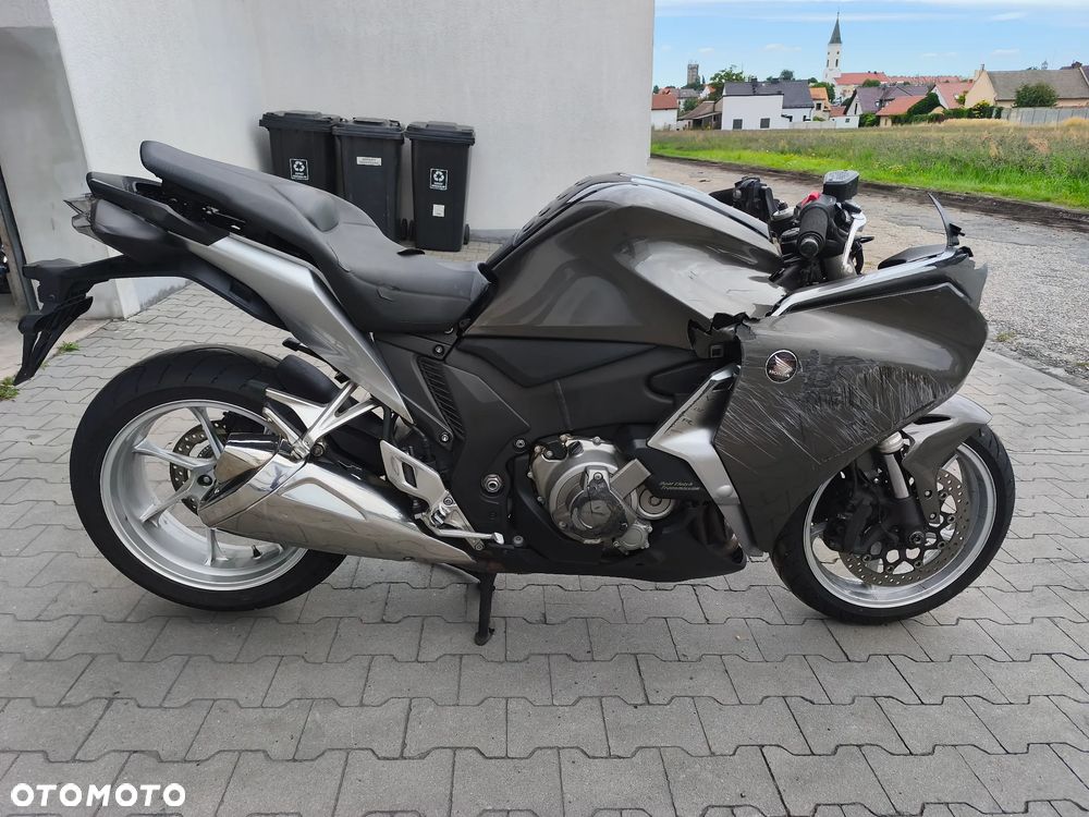 Honda VFR - 4