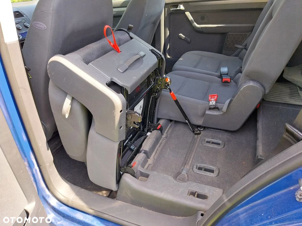 Volkswagen Touran - 23