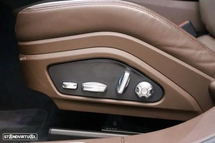Porsche Panamera 4 E-Hybrid - 17