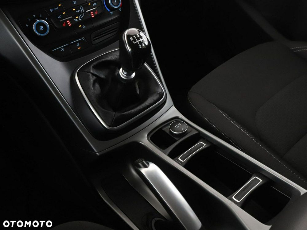 Ford Kuga 1.5 EcoBoost 2x4 Trend - 28