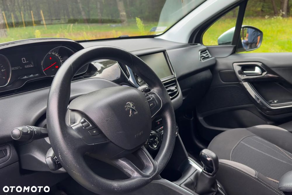 Peugeot 208 1.2 PureTech Allure - 17