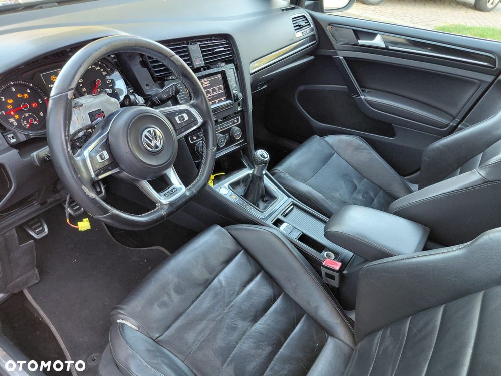 Volkswagen Golf - 24