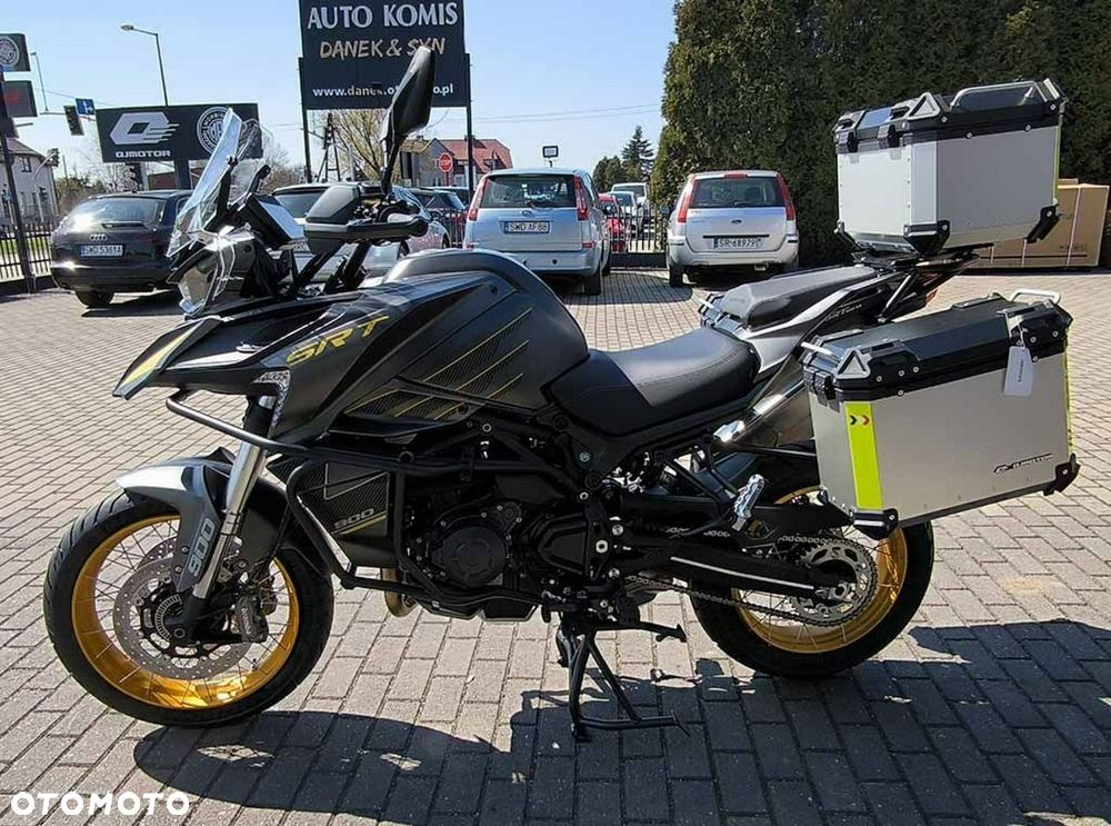 QJMOTOR SRT900SX - 22