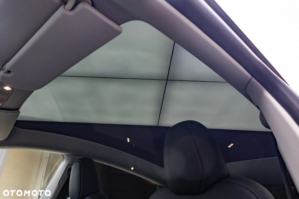 Tesla Y Performance AWD - 14