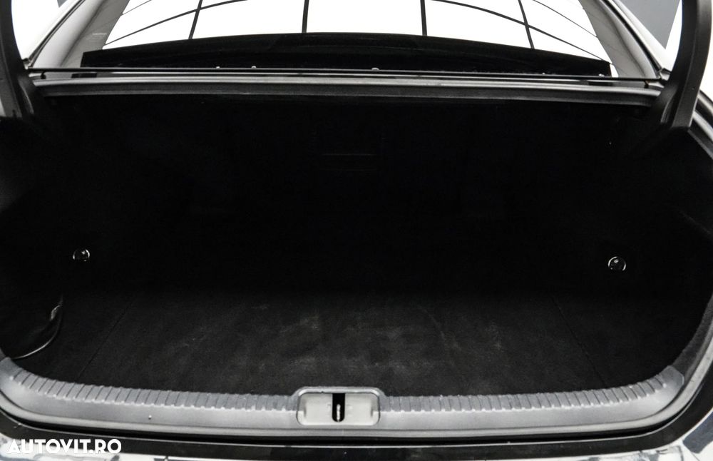 Lexus Seria ES 300h 2.5 TNGA HV 25H- 4X2 CVT Executive - 23