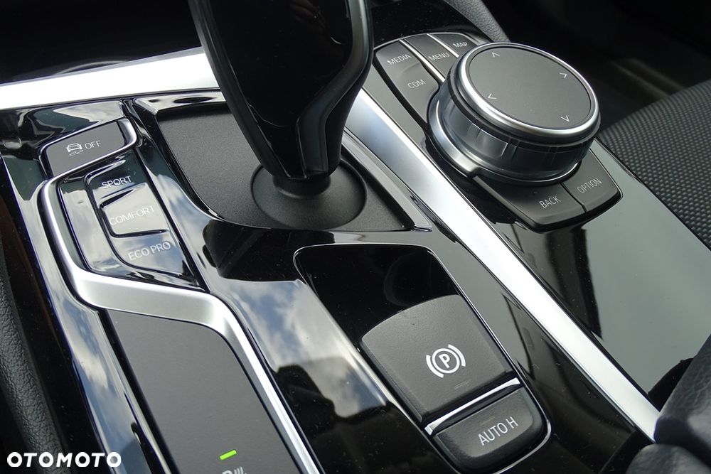 BMW Seria 5 530i Sport Line - 28