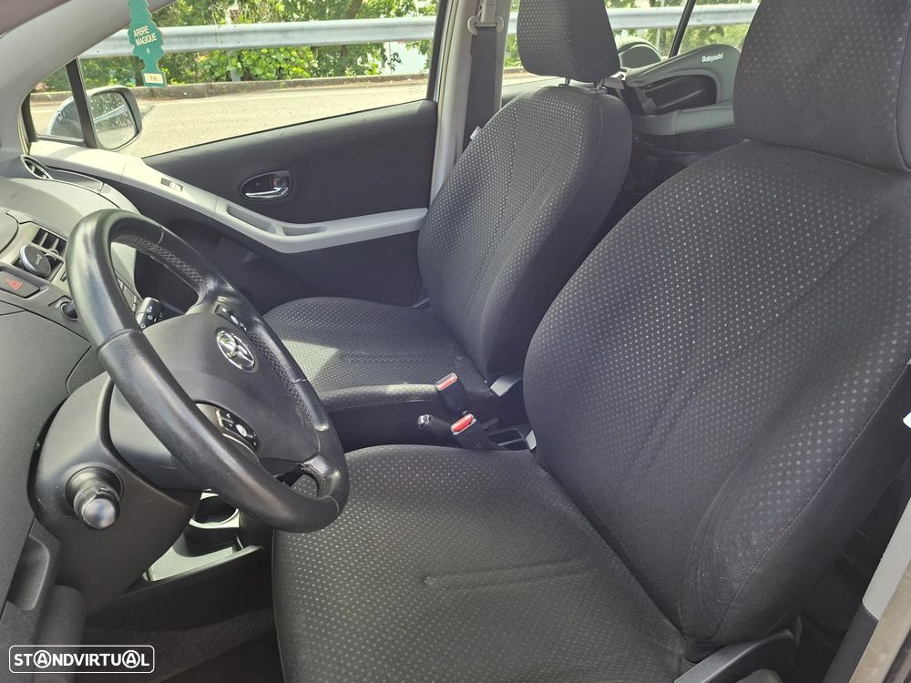 Toyota Yaris 1.0 VVT-i AC Manual - 9