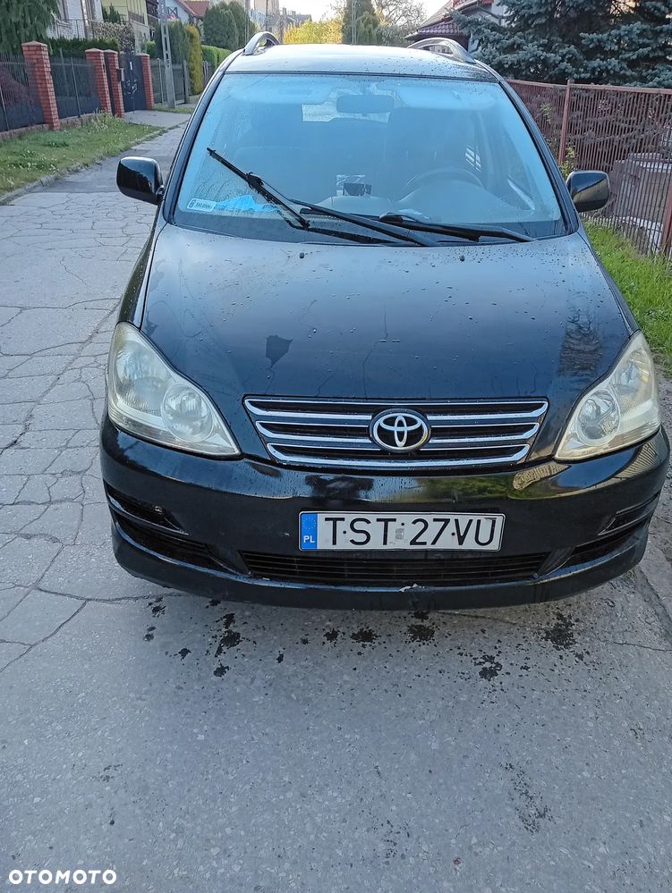 Toyota Avensis Verso D-4D - 2