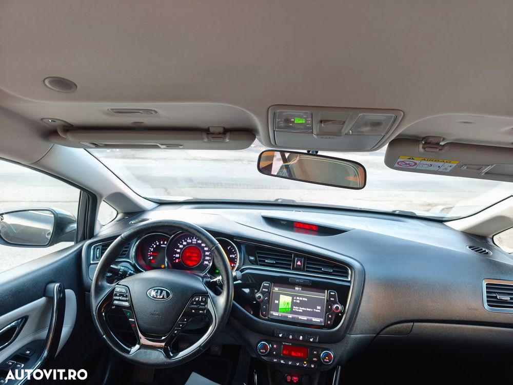 Kia Ceed 1.6 CRDi 136 ISG SW Platinum Edition - 9