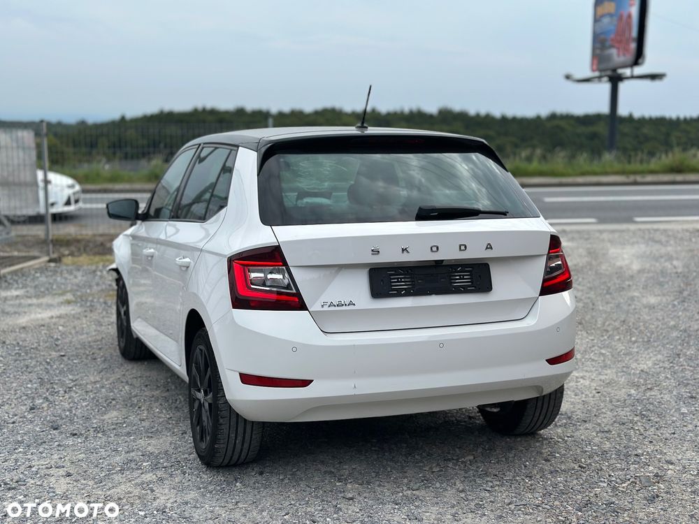 Skoda Fabia 1.0 Style Color - 11