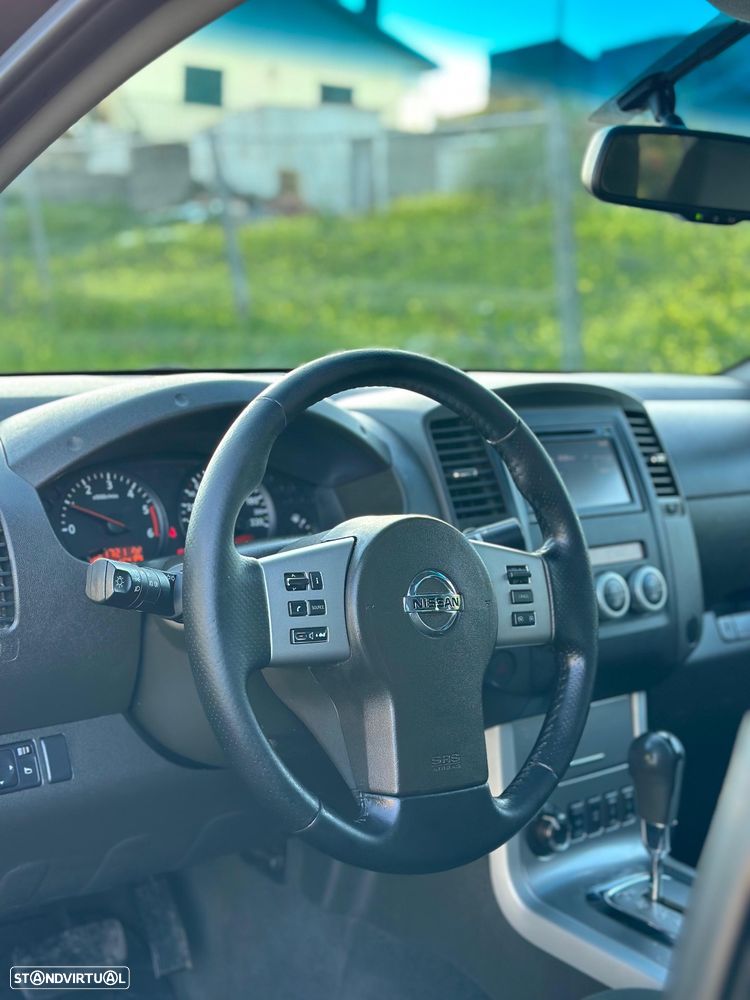 Nissan Navara 2.5 dCi CD LE Hi-Tech +P.Premium AT 4WD - 7