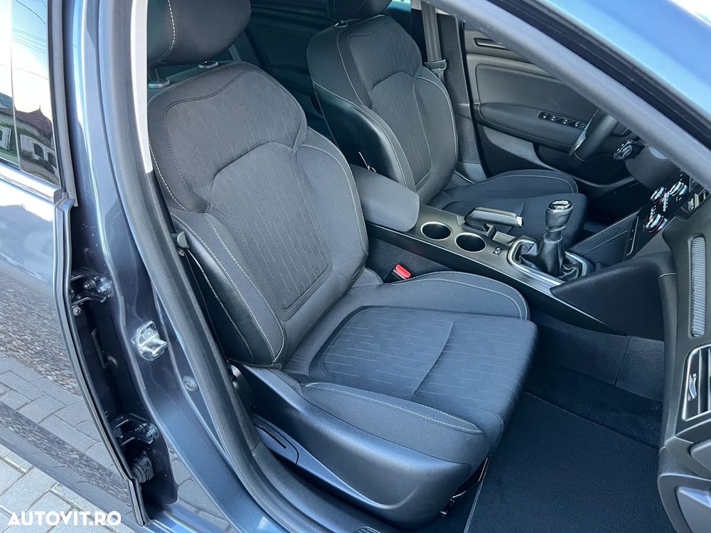 Renault Megane TCe 140 GPF LIMITED - 12