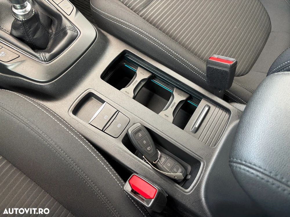 Ford Focus 1.0 EcoBoost Titanium - 29