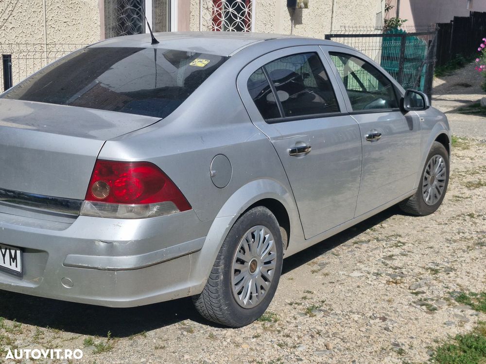 Opel Astra 1.6i Essentia - 5