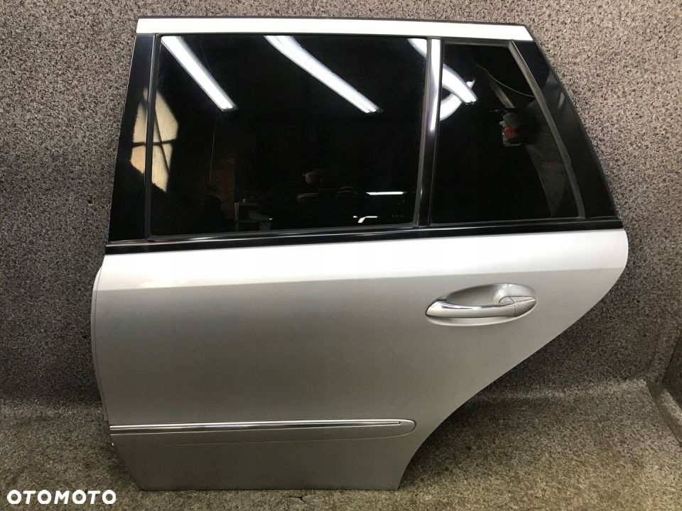 Mercedes W211 drzwi lewy tyl C744 KOMBI ELEGANCE - 2