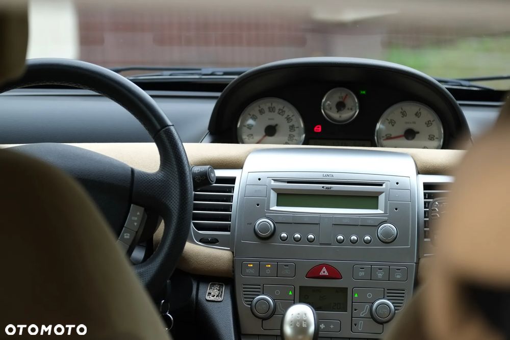 Lancia Ypsilon 1.4 8V Oro (4 os.) - 4