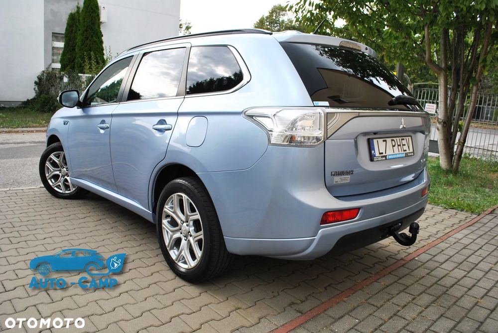 Mitsubishi Outlander Instyle NAVI + - 2