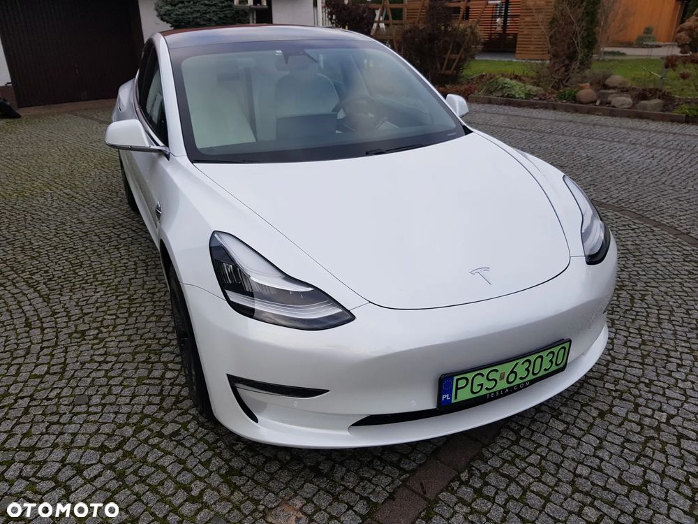 Tesla Model 3 - 3
