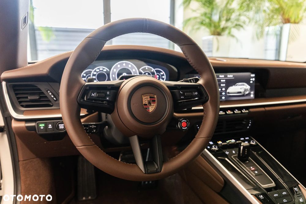 Porsche 911 Carrera 4S - 16