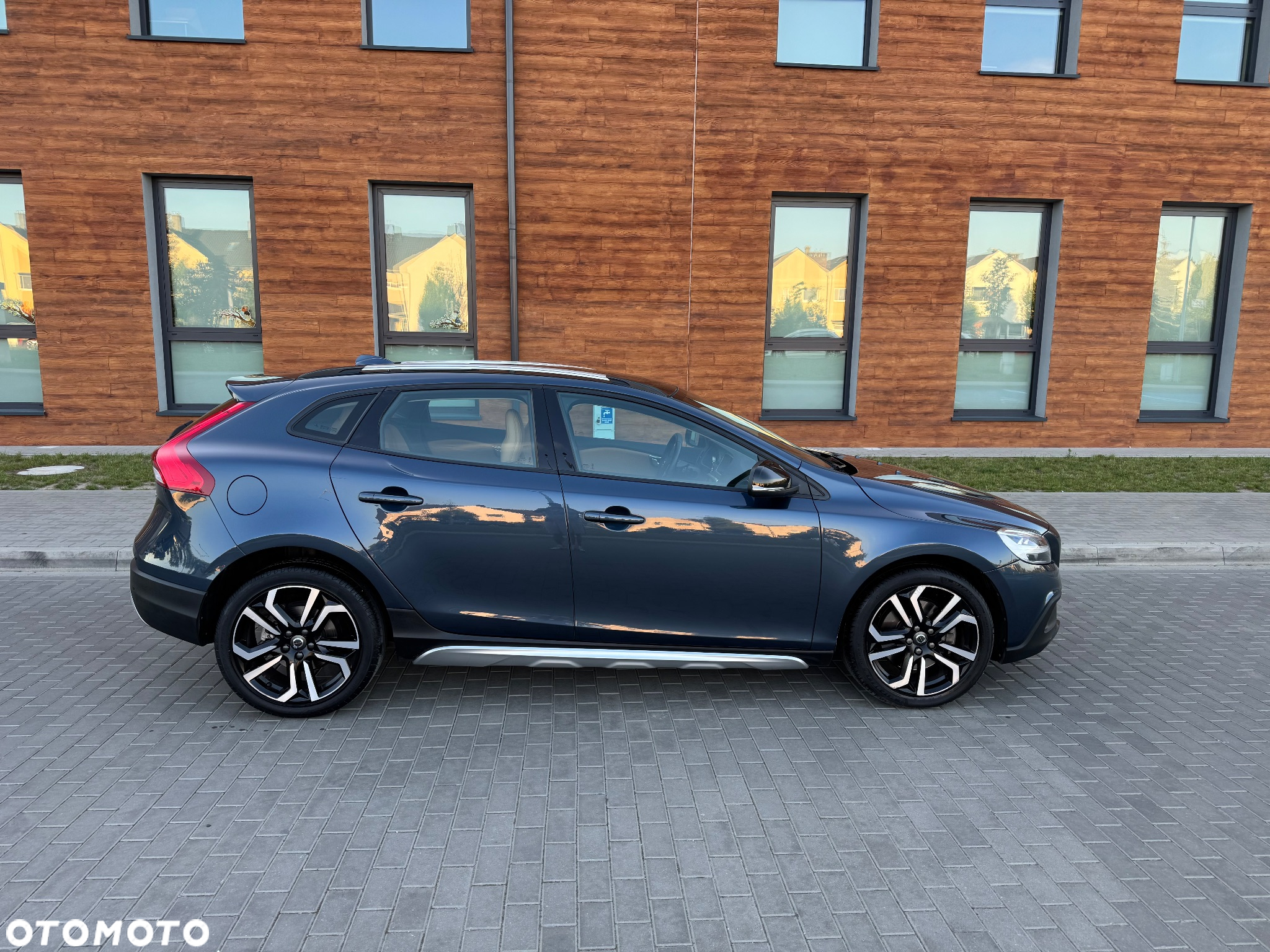 Volvo V40 Cross Country T3 Geartronic Momentum - 5