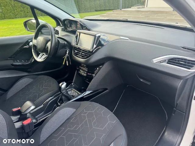 Peugeot 2008 1.5 BlueHDi Signature - 19