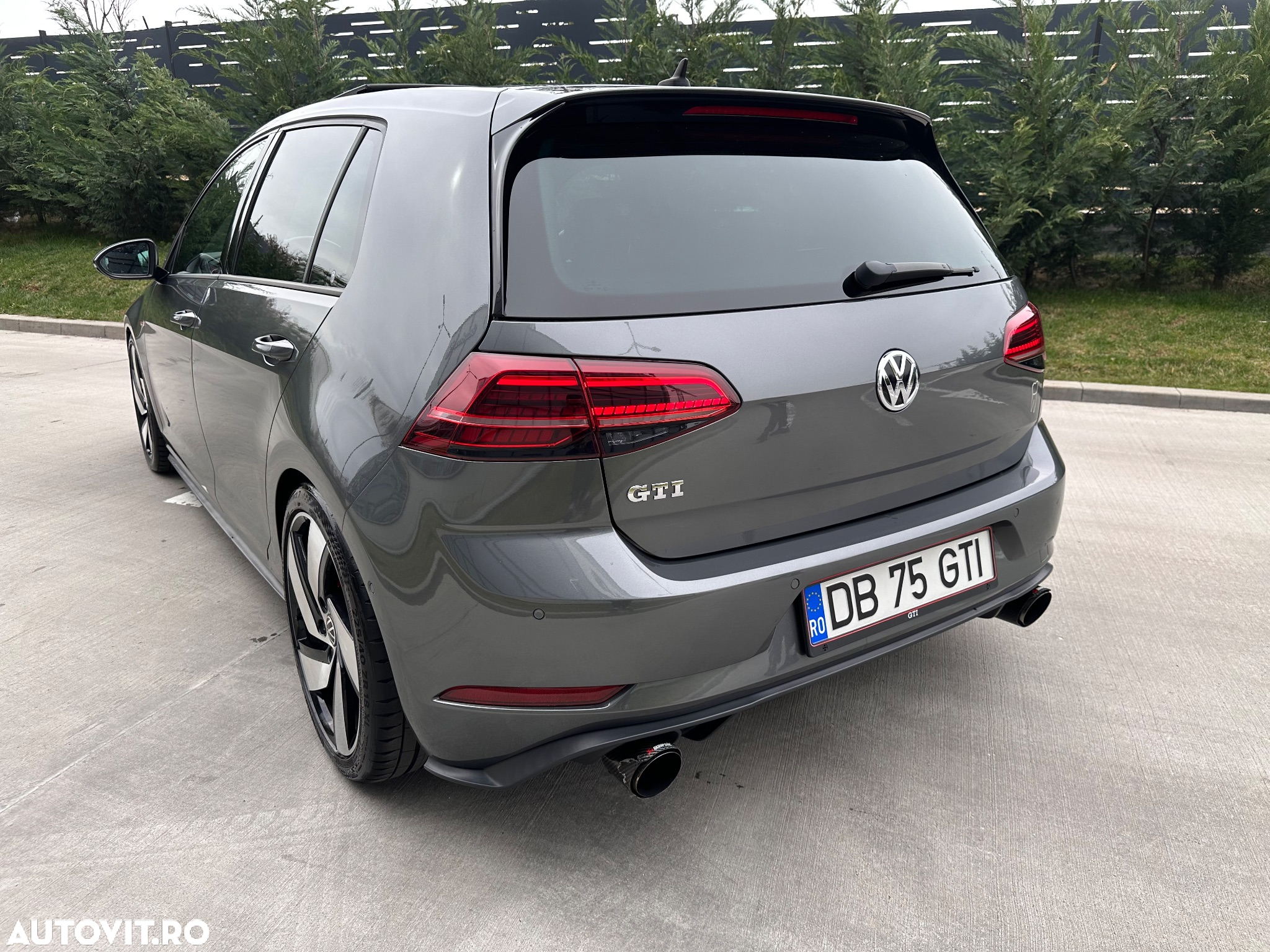 Volkswagen Golf 2.0 TSI GTI - 11